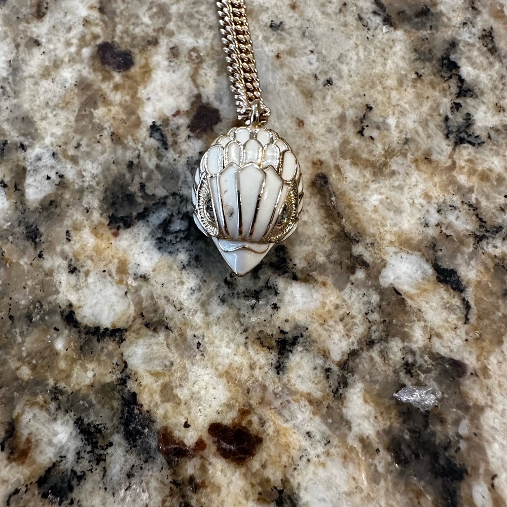Kurt Geiger White Enamel & Gold Shell Pendant Necklace - Picture 4 of 9
